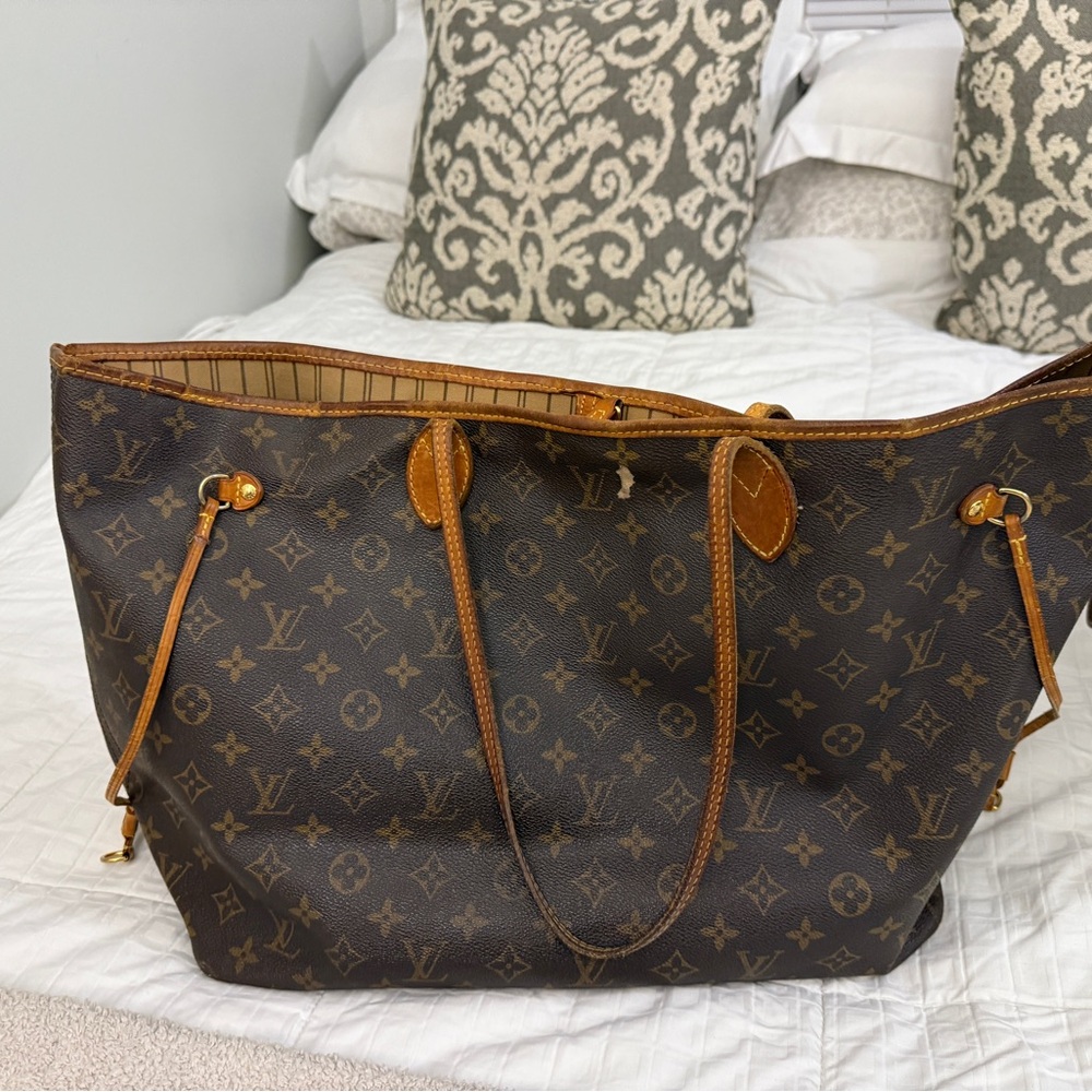 Authentic Louis Vuitton monogram canavas Neverfull GM